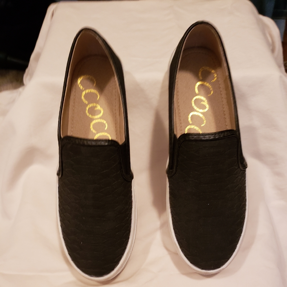 Slip on sneakers